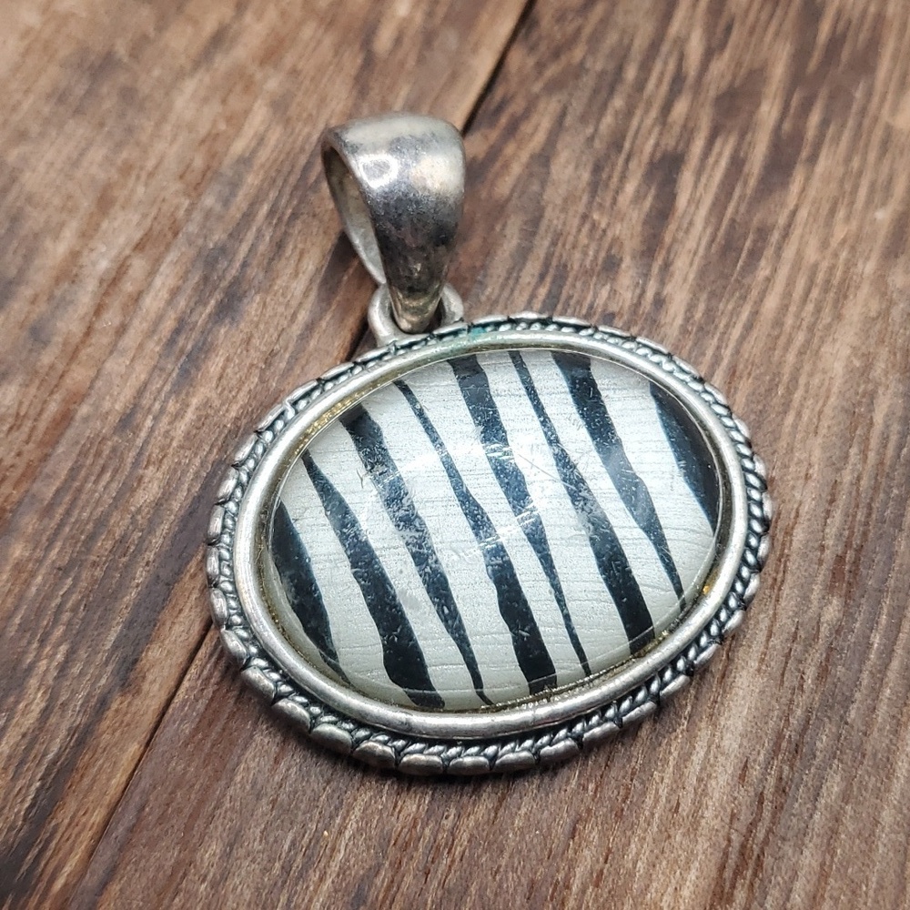 Zebra‎ amulet estate pendant